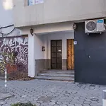 Colorful Two Bedroom Apartment Next To Serdika Center Sofia