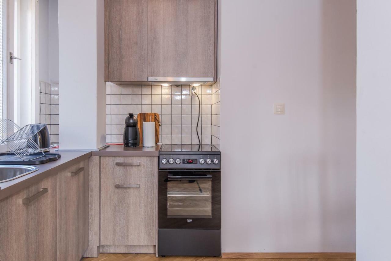 Colorful Two Bedroom Next To Serdika Center *