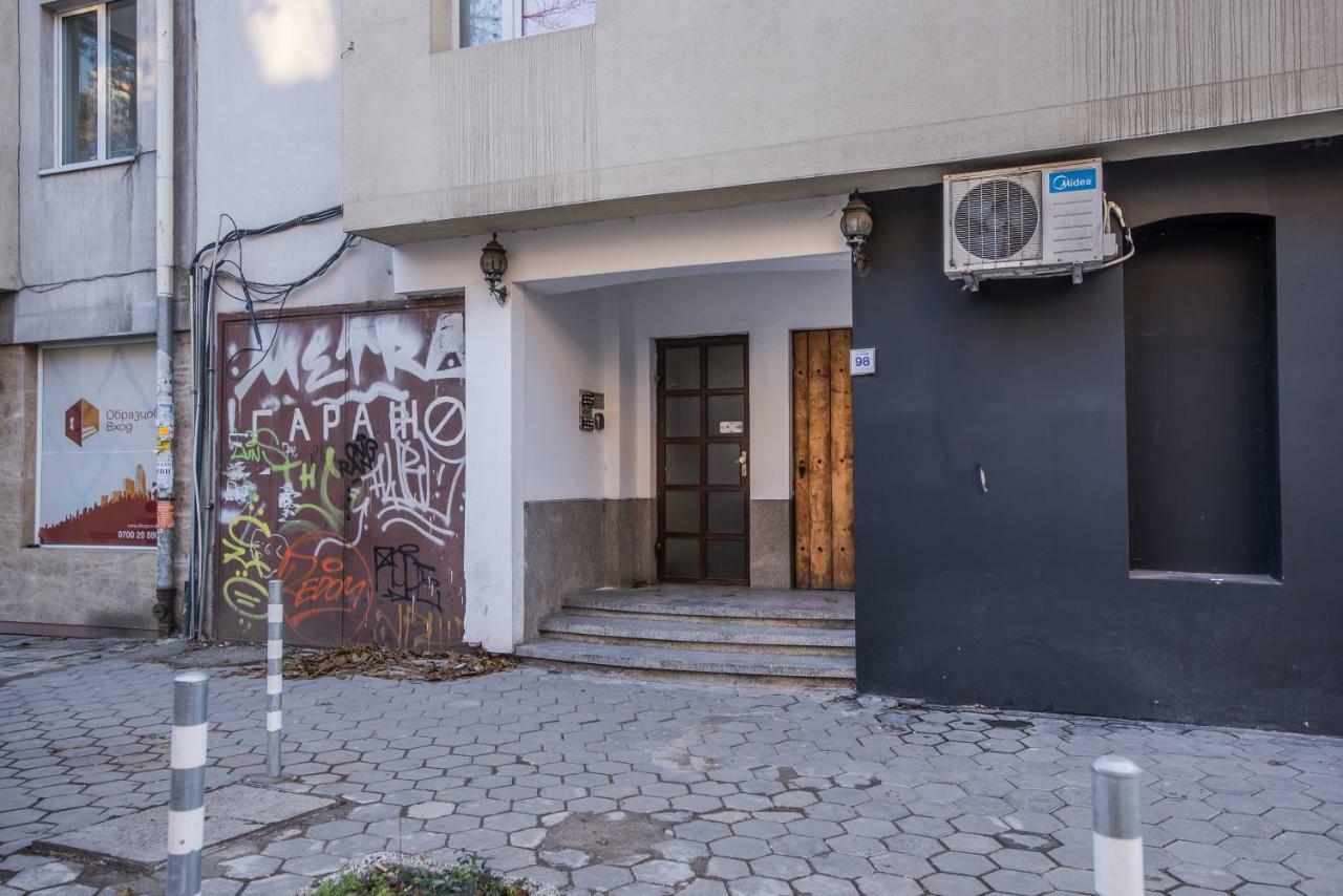 Colorful Two Bedroom Next To Serdika Center